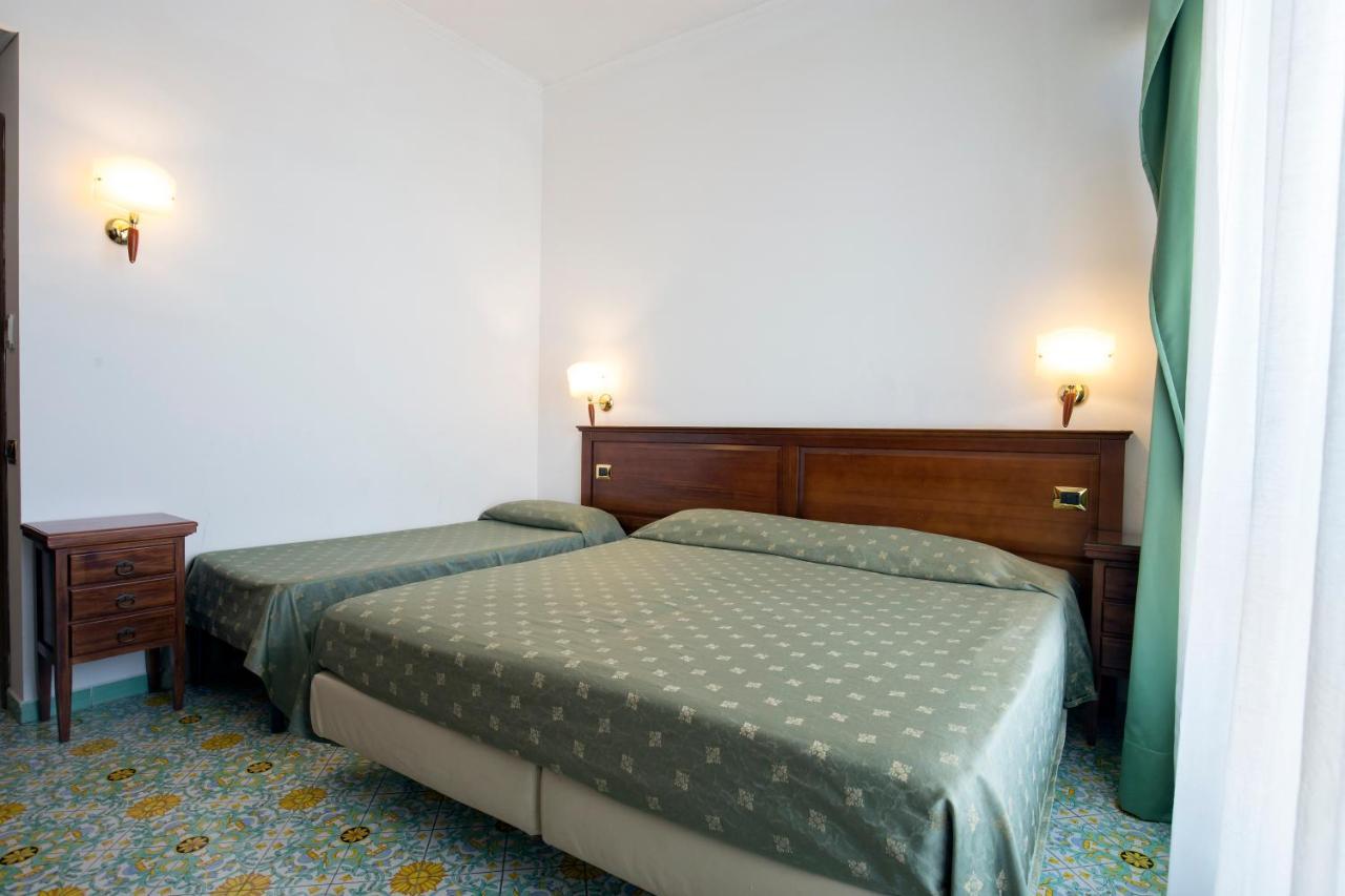 La Panoramica Hotel Castellammare di Stabia Exteriör bild